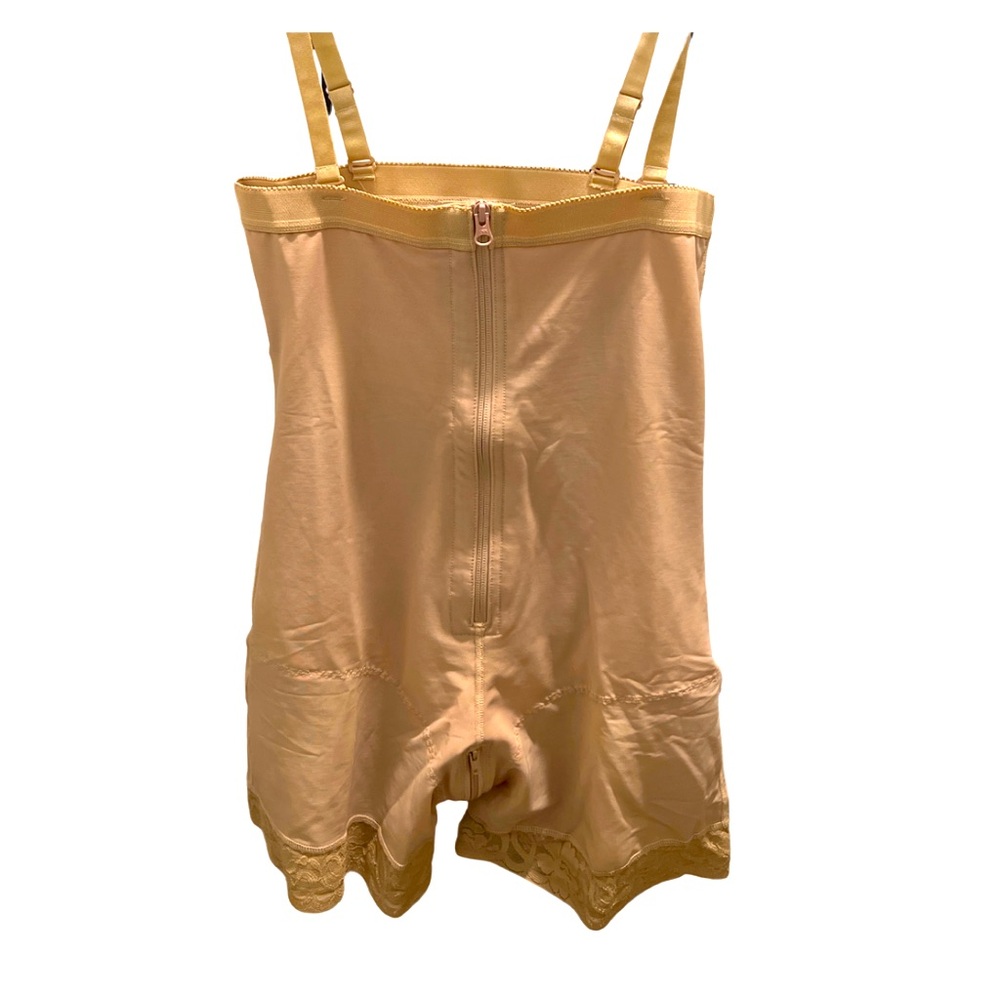 NEW IN PACKAGE this fits more like 1x /2x
